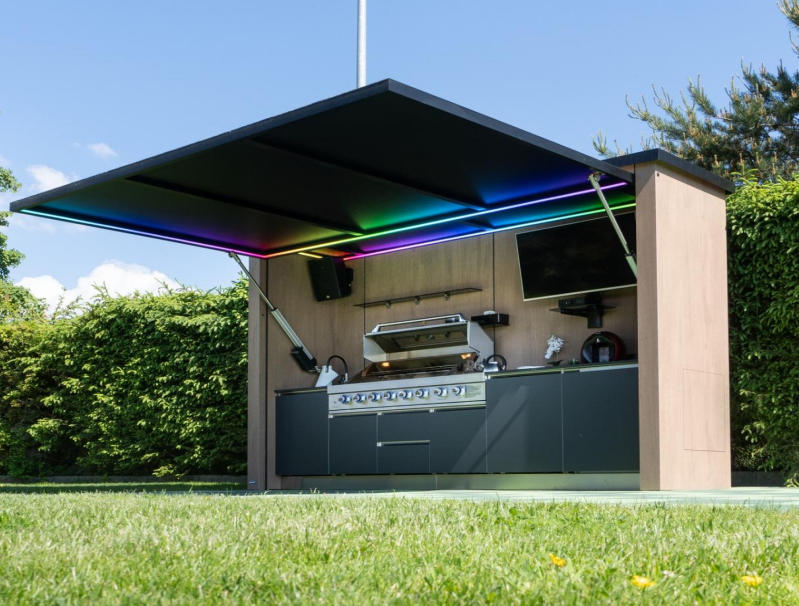 Suite-style Outdoor Kitchen